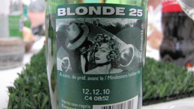 Picture 024.jpg - Une Blonde